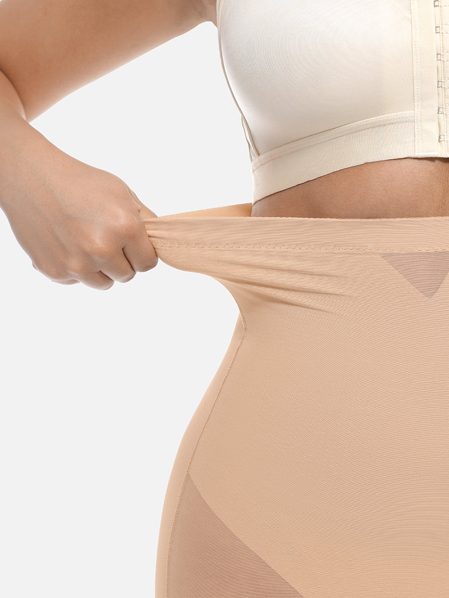 Power Silhouette Shaping Shorts in nude – close-up of the stretch of the high-rise waistband