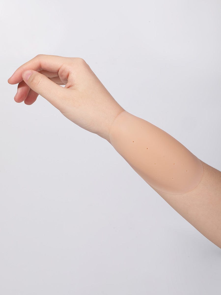 Invisible Nipple Covers in nude – being applied
