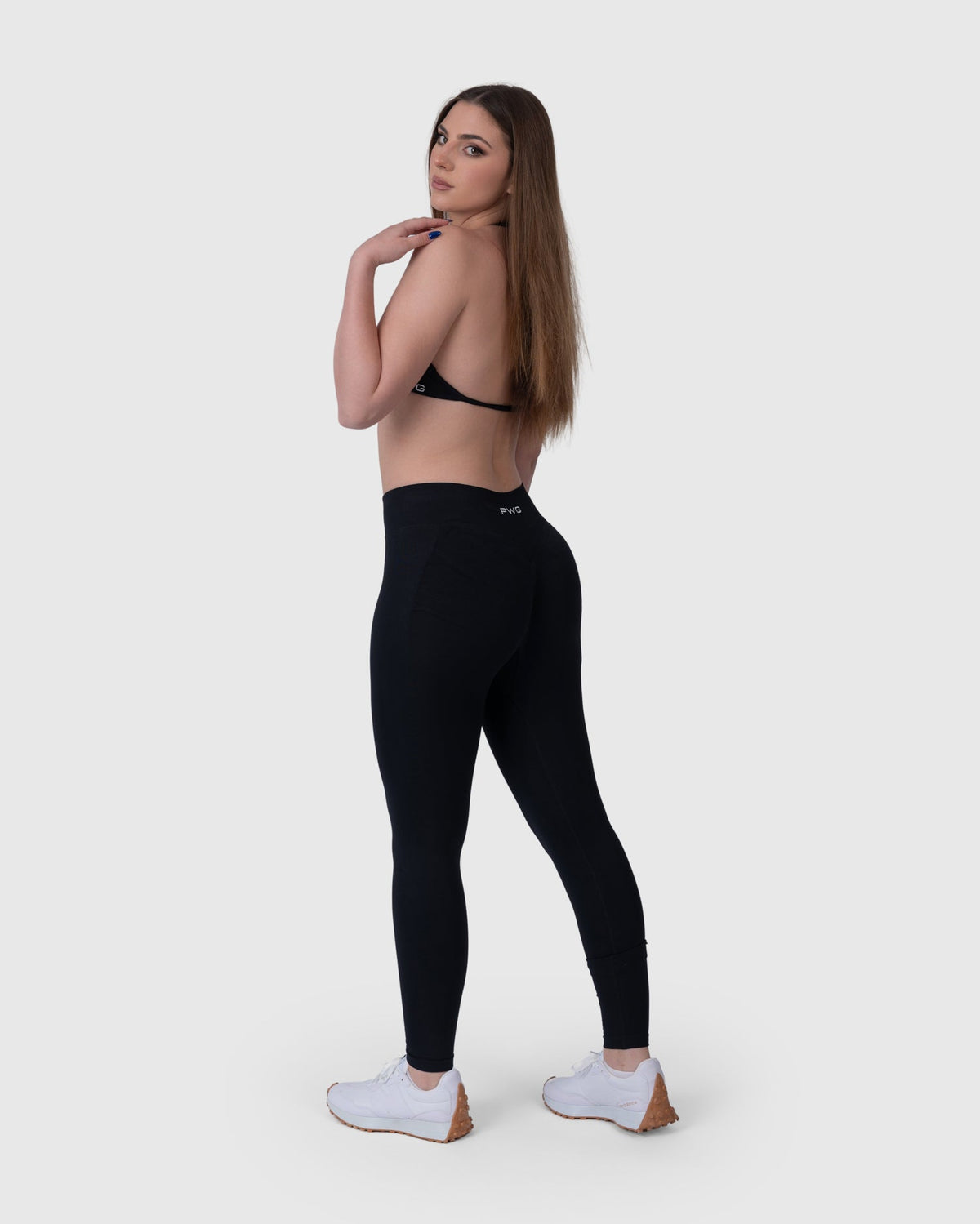 Form Sculpting Leggings in black – full-length three-quarter view