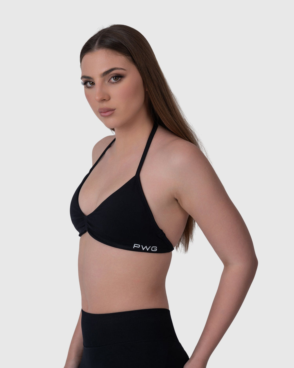 Form Backless Bra in black – three-quarter view