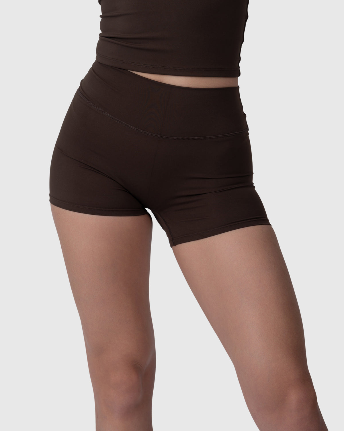 Align Soft Shorts in espresso – close-up of the high-rise waistband