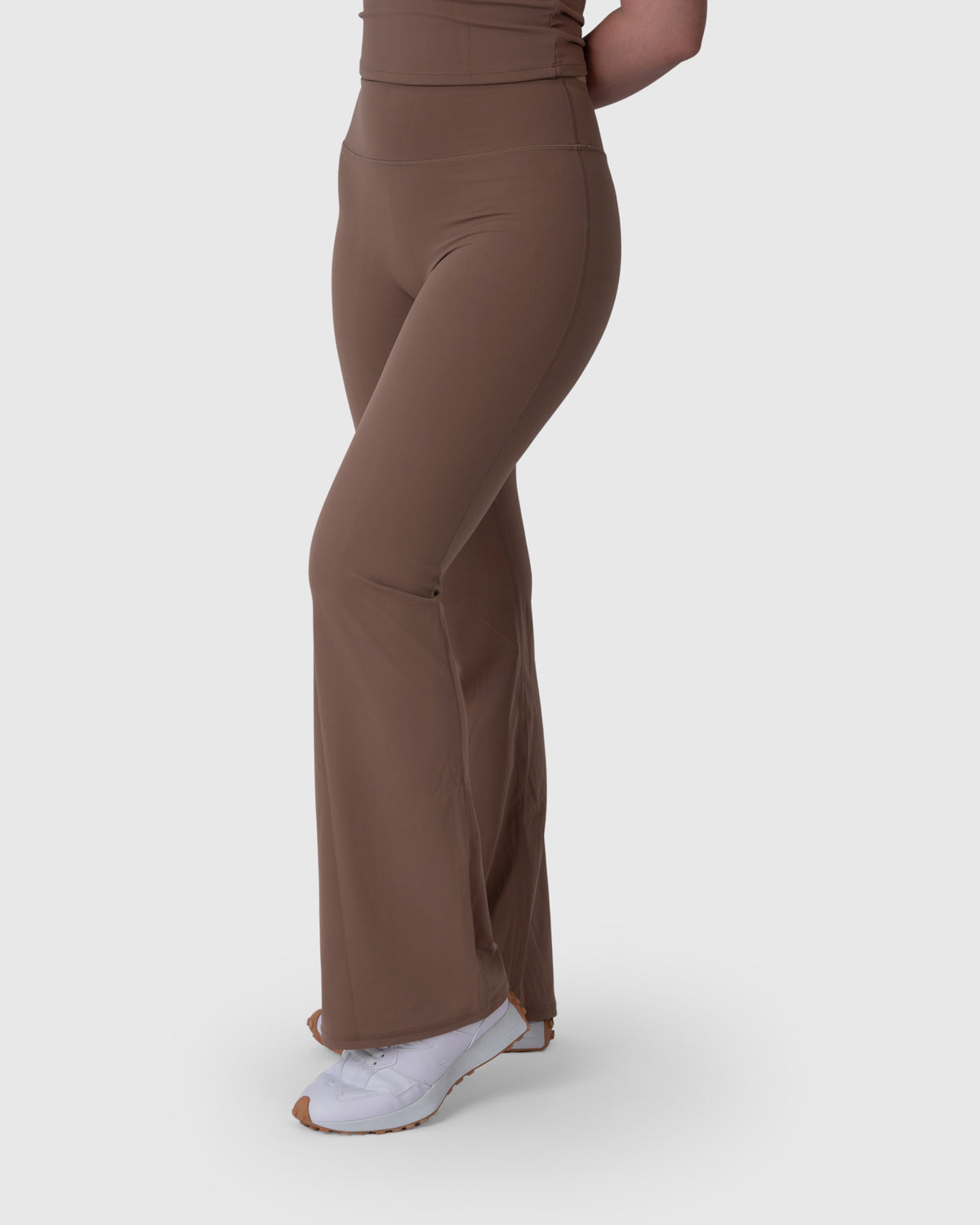 Align Soft Flared Leggings in caramel – side view