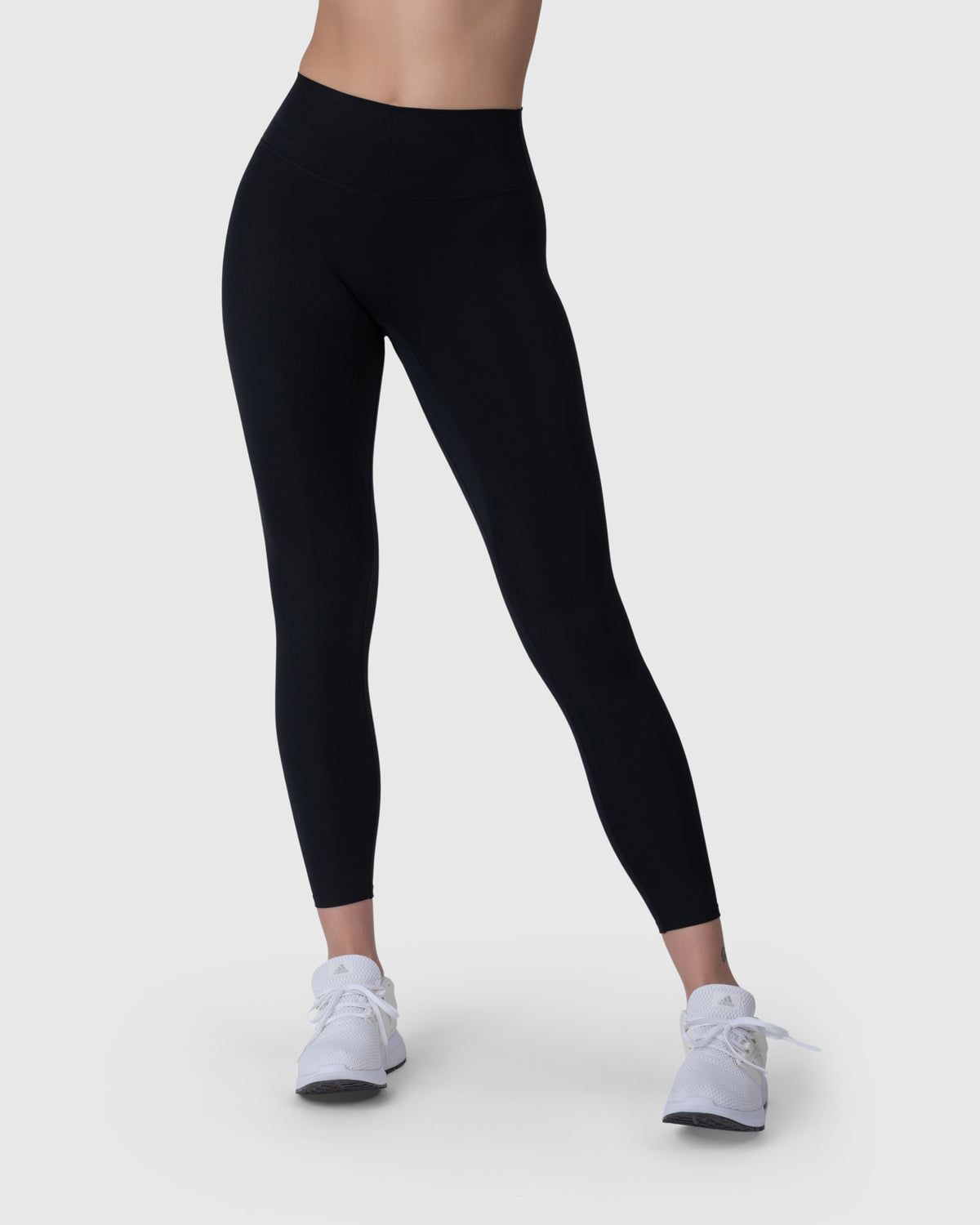 Align Soft High Waisted Leggings in black – alternate front view