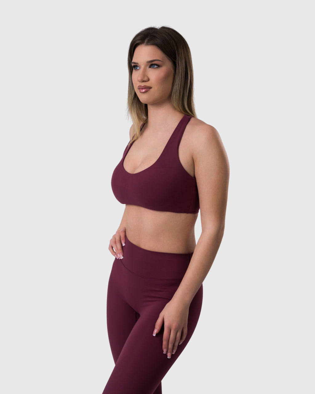 Core Sports Bra in burgundy – three-quarter view
